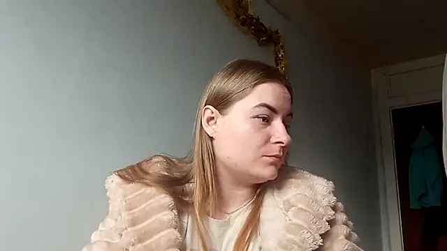 Snapshot of ElenaMaeer chatting on February 13, 2026, 8:58 am ElenaMaeer online show from February 13, 2026, 8:58 am