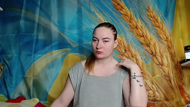 Snapshot of ElenaMaeer chatting on May 5, 2026, 7:33 am ElenaMaeer online show from May 5, 2026, 7:33 am