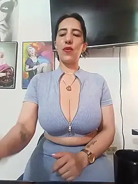Snapshot of christine-x chatting on July 8, 2026, 1:01 pm christine-x online show from July 8, 2026, 1:01 pm