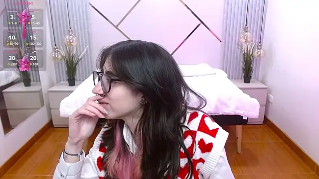 LenaRoses online show from November 7, 2025, 12:42 pm