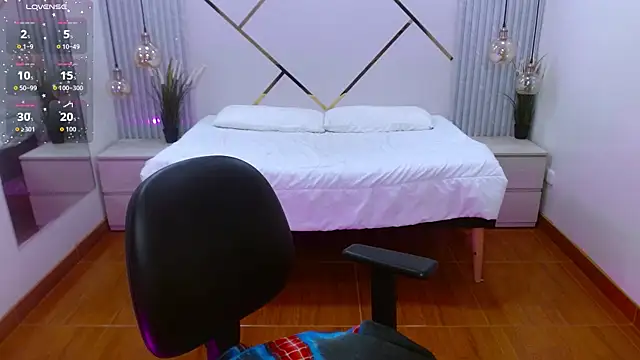 LenaRoses online show from October 6, 2025, 7:58 pm