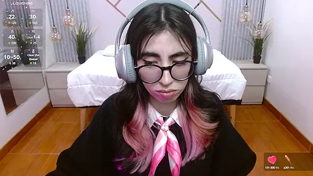 LenaRoses online show from September 18, 2025, 9:18 pm