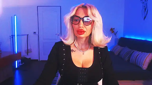 beauty chl0e online show from December 30, 2024, 9:50 pm