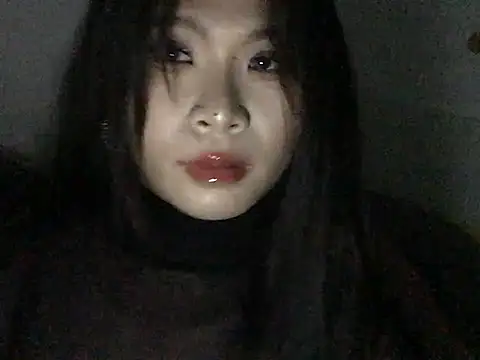 sukilove1992 online show from April 16, 2026, 5:57 pm