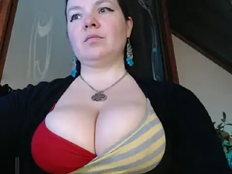 amorelara online show from March 1, 2025, 8:45 am