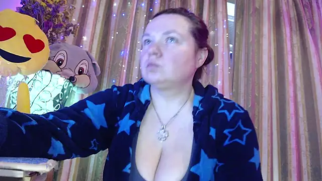 amorelara online show from April 15, 2026, 7:36 am