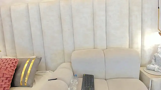 im nahomi online show from April 9, 2026, 5:42 am