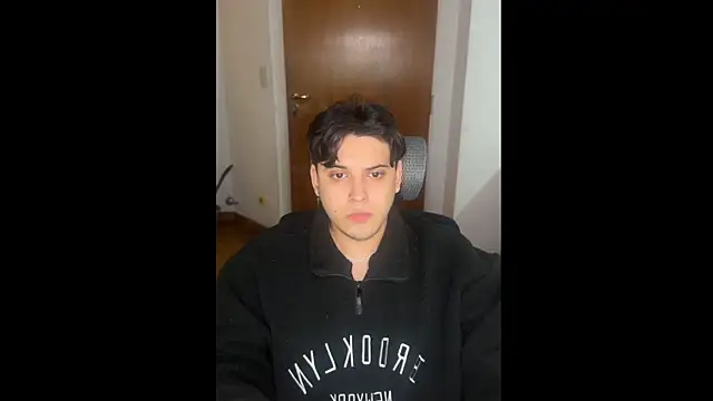 Snapshot of Markuss_b chatting on June 17, 2026, 1:05 am Markuss b online show from June 17, 2026, 1:05 am