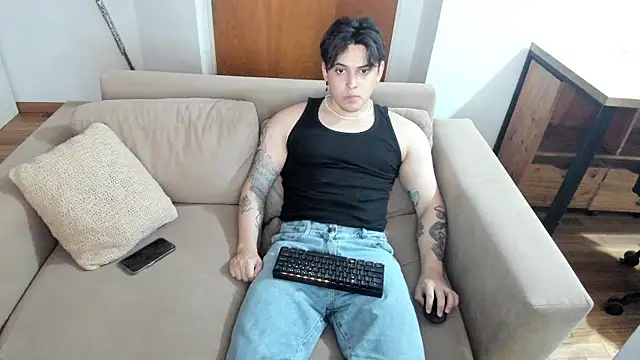 Snapshot of Markuss_b chatting on January 31, 2025, 11:35 pm Markuss b online show from January 31, 2025, 11:35 pm