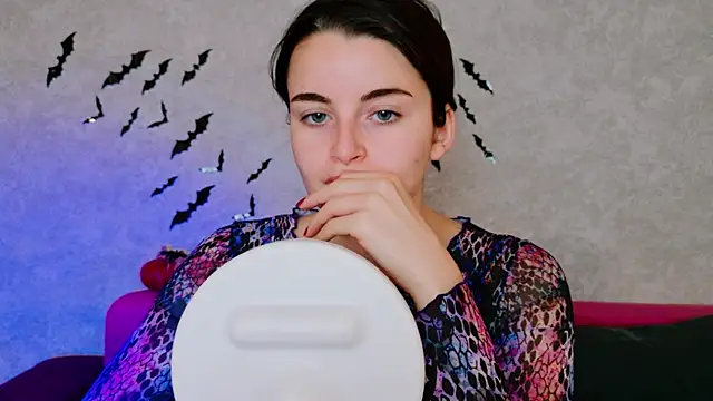 Miss Arwen online show from October 8, 2025, 3:52 am