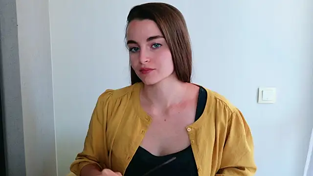 Snapshot of Miss_Arwen chatting on June 18, 2026, 9:14 am Miss Arwen online show from June 18, 2026, 9:14 am