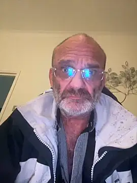 Snapshot of Shyboy817 chatting on November 14, 2025, 7:39 pm Shyboy817 online show from November 14, 2025, 7:39 pm