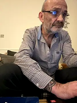 Snapshot of Shyboy817 chatting on November 10, 2025, 1:32 am Shyboy817 online show from November 10, 2025, 1:32 am