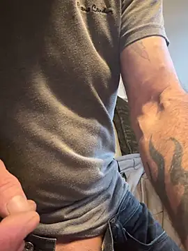 Snapshot of Shyboy817 chatting on December 18, 2025, 12:20 pm Shyboy817 online show from December 18, 2025, 12:20 pm