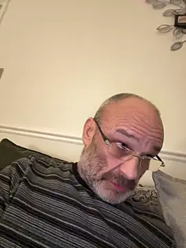 Snapshot of Shyboy817 chatting on November 14, 2025, 2:37 am Shyboy817 online show from November 14, 2025, 2:37 am