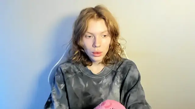 Snapshot of StellaDavis chatting on December 17, 2025, 8:08 am StellaDavis online show from December 17, 2025, 8:08 am