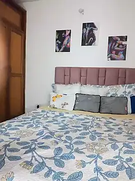 charlotte bayron02 online show from April 30, 2026, 12:17 am