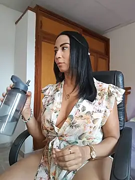 Snapshot of charlotte_bayron02 chatting on August 6, 2026, 3:40 pm charlotte bayron02 online show from August 6, 2026, 3:40 pm