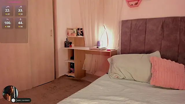 Snapshot of Melina_Ferrer1 chatting on February 4, 2026, 12:33 pm Melina Ferrer1 online show from February 4, 2026, 12:33 pm