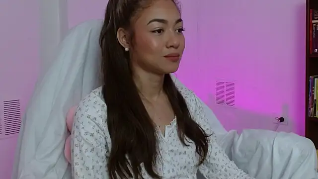 hantonella  online show from November 20, 2025, 1:12 pm