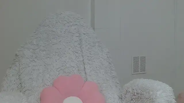 hantonella  online show from November 11, 2025, 11:49 am