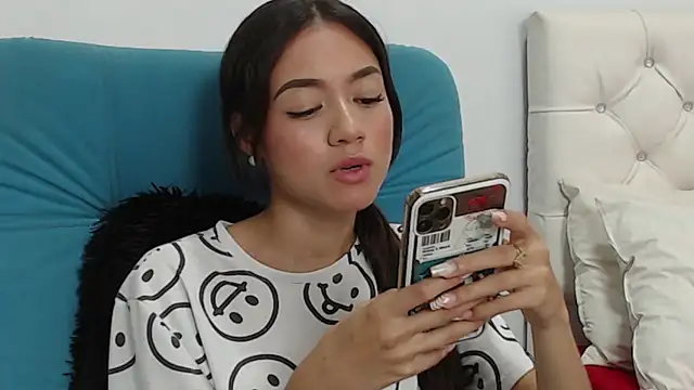 Snapshot of hantonella_ chatting on December 9, 2024, 2:49 pm hantonella  online show from December 9, 2024, 2:49 pm