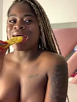 Snapshot of Tamara_Lubezkii chatting on February 1, 2025, 4:03 am Tamara Lubezkii online show from February 1, 2025, 4:03 am