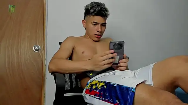 Snapshot of andrew_rose_ chatting on February 14, 2026, 5:57 pm andrew rose online show from February 14, 2026, 5:57 pm