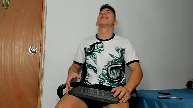 andrew rose  online show from December 5, 2025, 6:50 pm