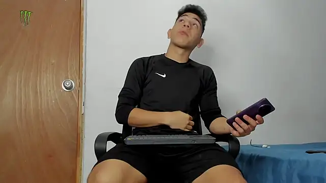 Snapshot of andrew_rose_ chatting on February 16, 2026, 7:45 pm andrew rose online show from February 16, 2026, 7:45 pm