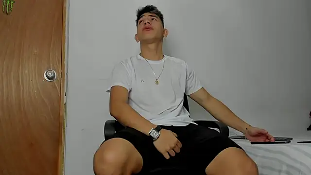 Snapshot of andrew_rose_ chatting on February 19, 2026, 6:27 pm andrew rose online show from February 19, 2026, 6:27 pm