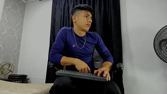 andrew rose  online show from March 12, 2025, 1:08 pm