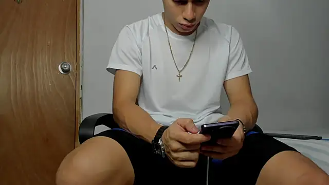 Snapshot of andrew_rose_ chatting on March 15, 2026, 11:12 pm andrew rose online show from March 15, 2026, 11:12 pm