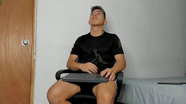 Snapshot of andrew_rose_ chatting on January 9, 2026, 6:59 pm andrew rose online show from January 9, 2026, 6:59 pm