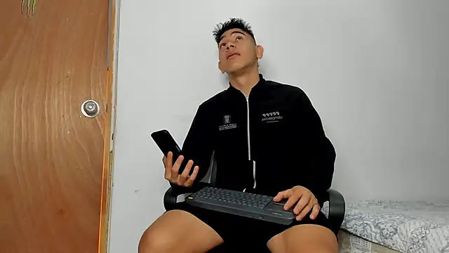 andrew rose  online show from November 17, 2025, 3:16 pm