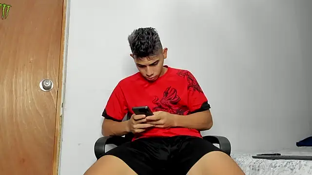 Snapshot of andrew_rose_ chatting on December 18, 2025, 6:23 pm andrew rose online show from December 18, 2025, 6:23 pm