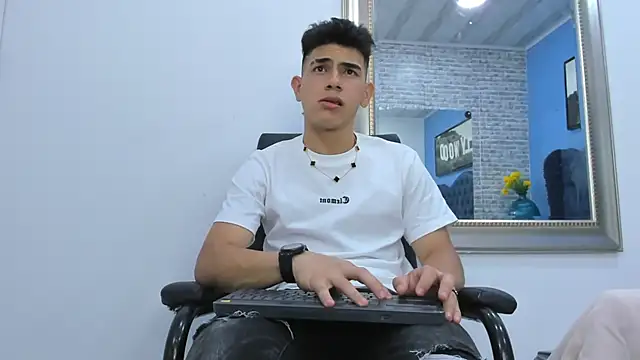 andrew rose  online show from October 4, 2025, 3:19 am