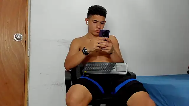 Snapshot of andrew_rose_ chatting on April 9, 2026, 6:19 am andrew rose online show from April 9, 2026, 6:19 am