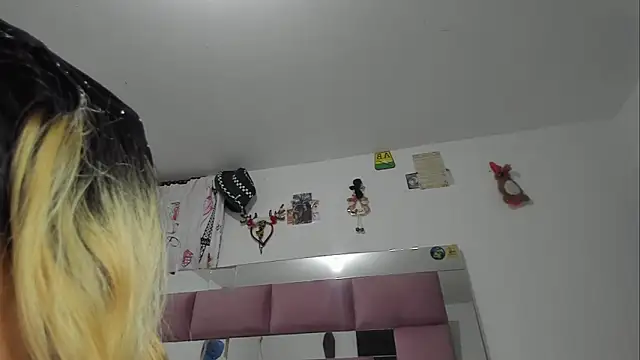 bigcock iris08 online show from November 14, 2025, 8:34 pm