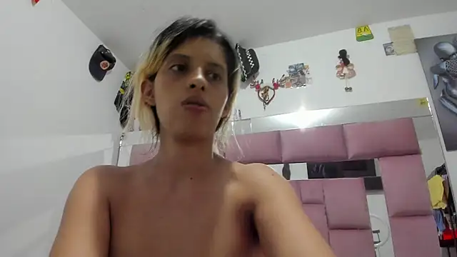 bigcock iris08 online show from October 1, 2025, 9:29 pm