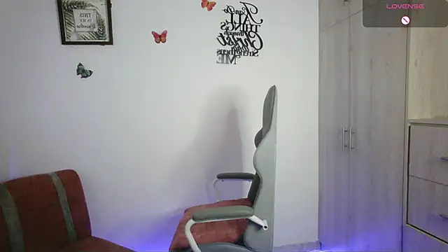 Snapshot of Nala_j8 chatting on July 28, 2026, 3:21 pm Nala j8 online show from July 28, 2026, 3:21 pm