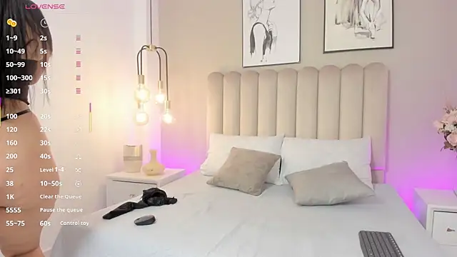 LindaRey  online show from February 20, 2025, 2:18 am