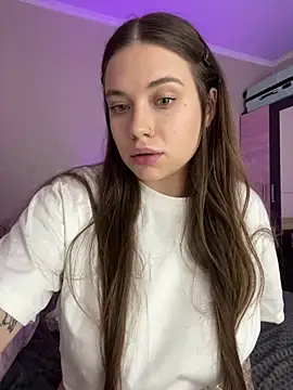 Vikki toriya online show from October 9, 2025, 2:06 pm