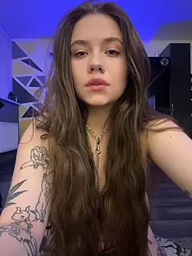 Vikki toriya online show from November 7, 2025, 1:32 am