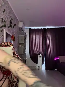 Vikki toriya online show from March 6, 2025, 1:14 pm