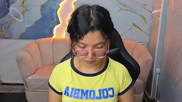 victoria castillo b online show from April 14, 2026, 7:41 pm