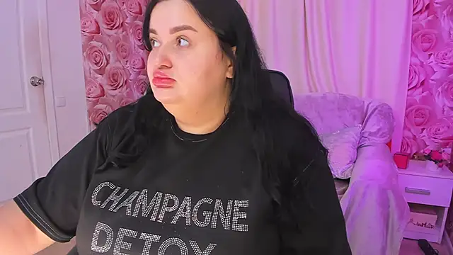 Snapshot of MonaSteele chatting on September 21, 2025, 5:23 am MonaSteele online show from September 21, 2025, 5:23 am