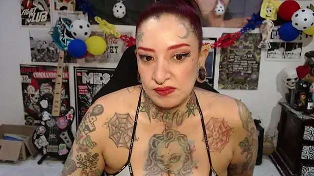 Snapshot of Rollyderolandia666 chatting on July 17, 2026, 10:18 pm Rollyderolandia666 online show from July 17, 2026, 10:18 pm