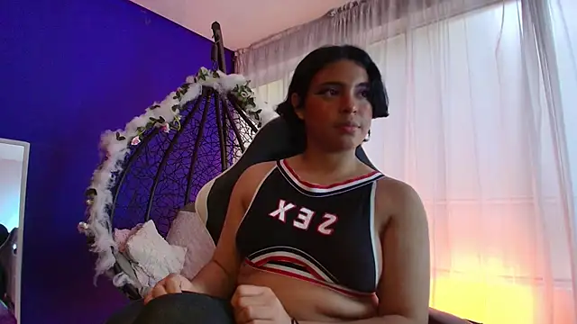 Emmapark  online show from February 5, 2026, 8:48 pm