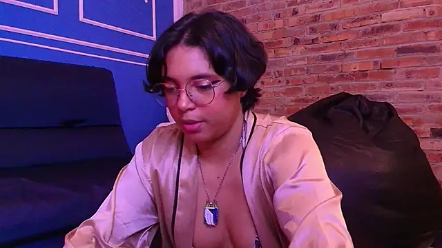 Emmapark  online show from December 18, 2025, 6:56 pm